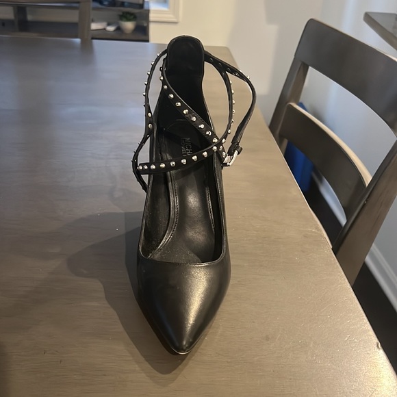 Michael Kors black leather studded wrap pumps. Size 7.5 - Picture 2 of 3
